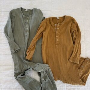 Quincy Mae Ribbed Long Sleeve Onesies in Green and Brown